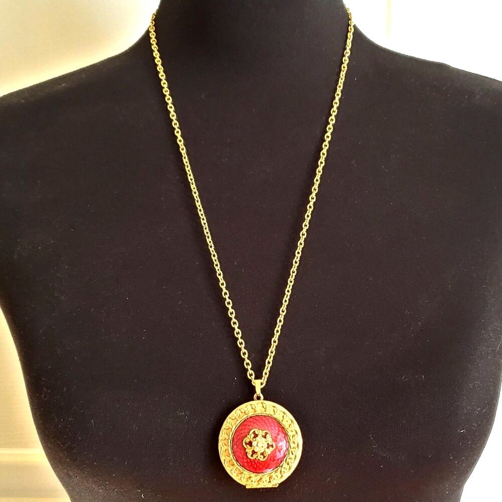 Red Enamel Locket Necklace Gold Tone Chain Tiny Faux Pearl Flower Guilloche Vtg - Picture 10 of 12